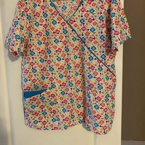 Duckies scrub top, fun multi colors XL, blue piping short sleeve v=neck